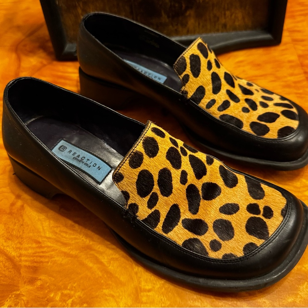 Kenneth Cole Reaction Black and Tan Leopard Flats - Picture 3 of 11